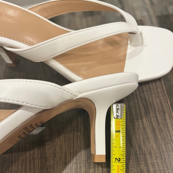 Express new without box size 7 white 2 inch heels - Picture 5 of 5